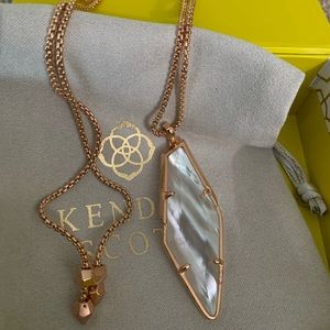 New never worn Kendra Scott necklace with box, tag, and cloth pouch